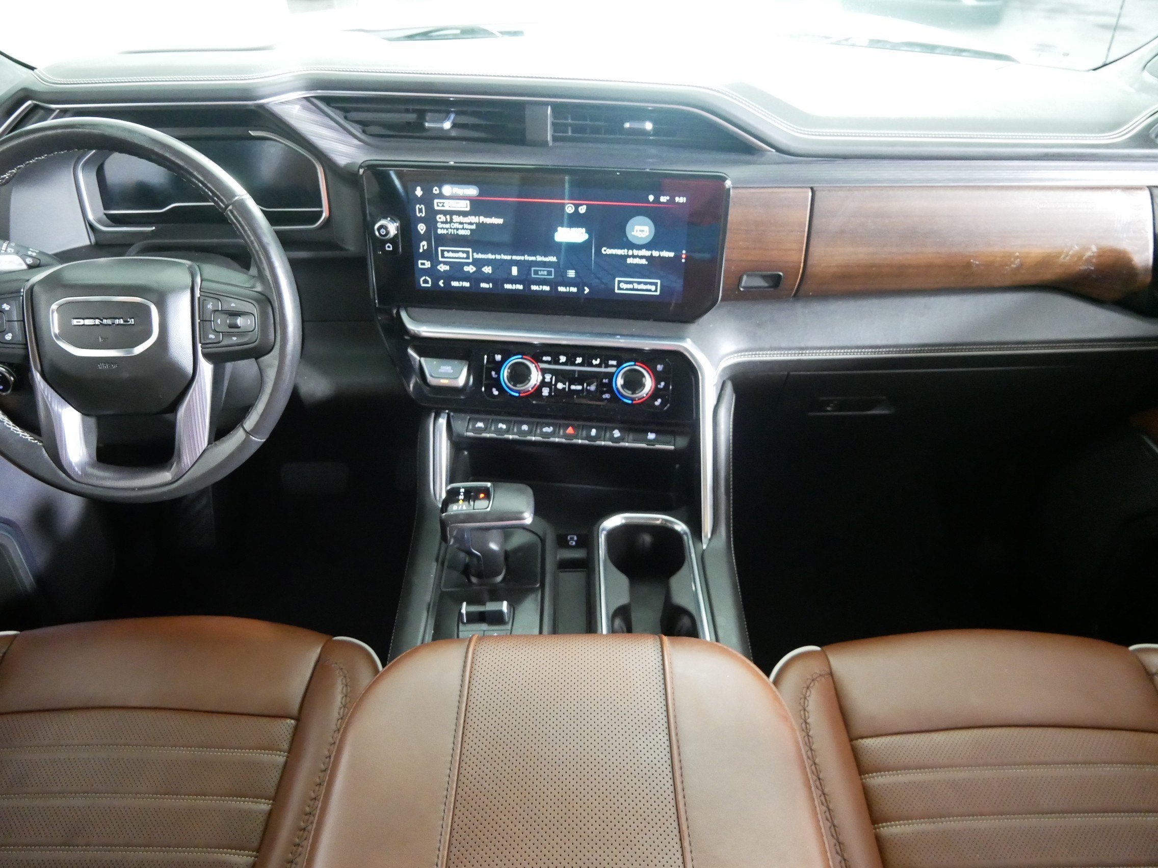 Used 2023 White Frost Tricoat GMC Denali Ultimate image 10