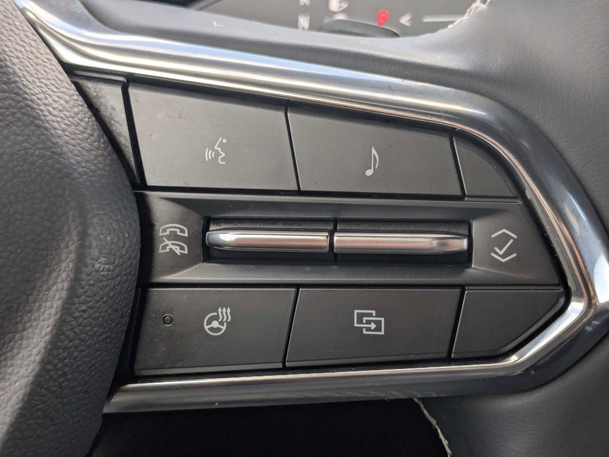 Used 2025 Summit White Chevrolet FWD LT image 32