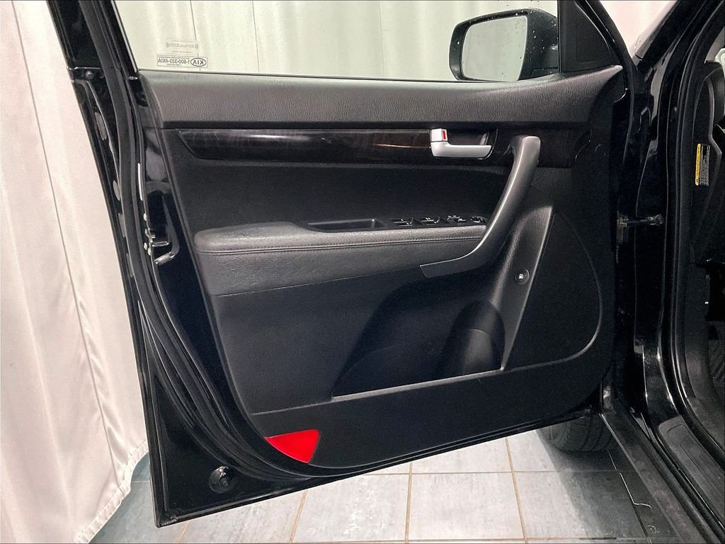 Used 2014 Ebony Black Kia EX image 9