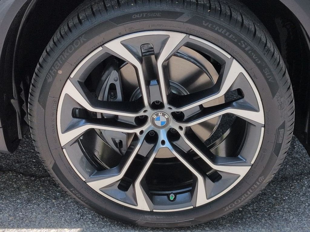 New 2026 Mineral White Metallic BMW xDrive40i image 11