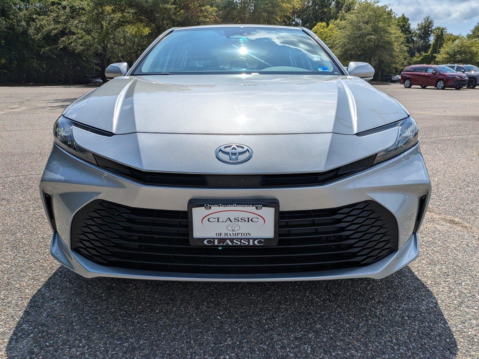 Used 2025  Toyota SE image 9