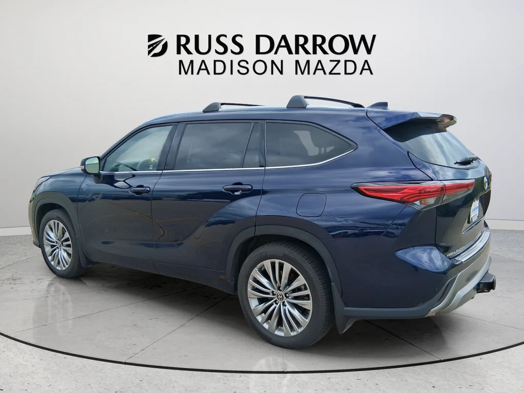 Used 2023  Toyota Platinum image 3