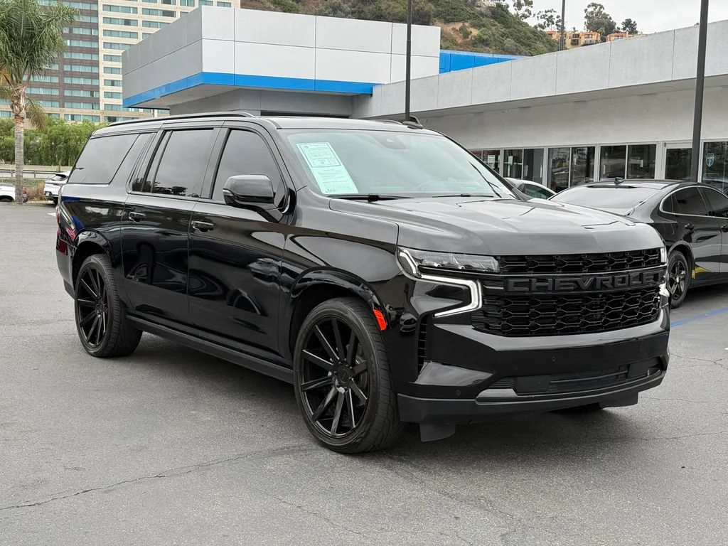 Used 2024 Black Chevrolet High Country image 5