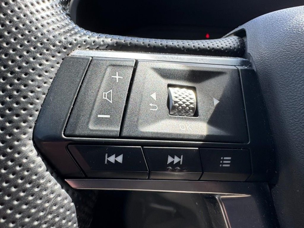 Used 2022  Mitsubishi SEL image 17