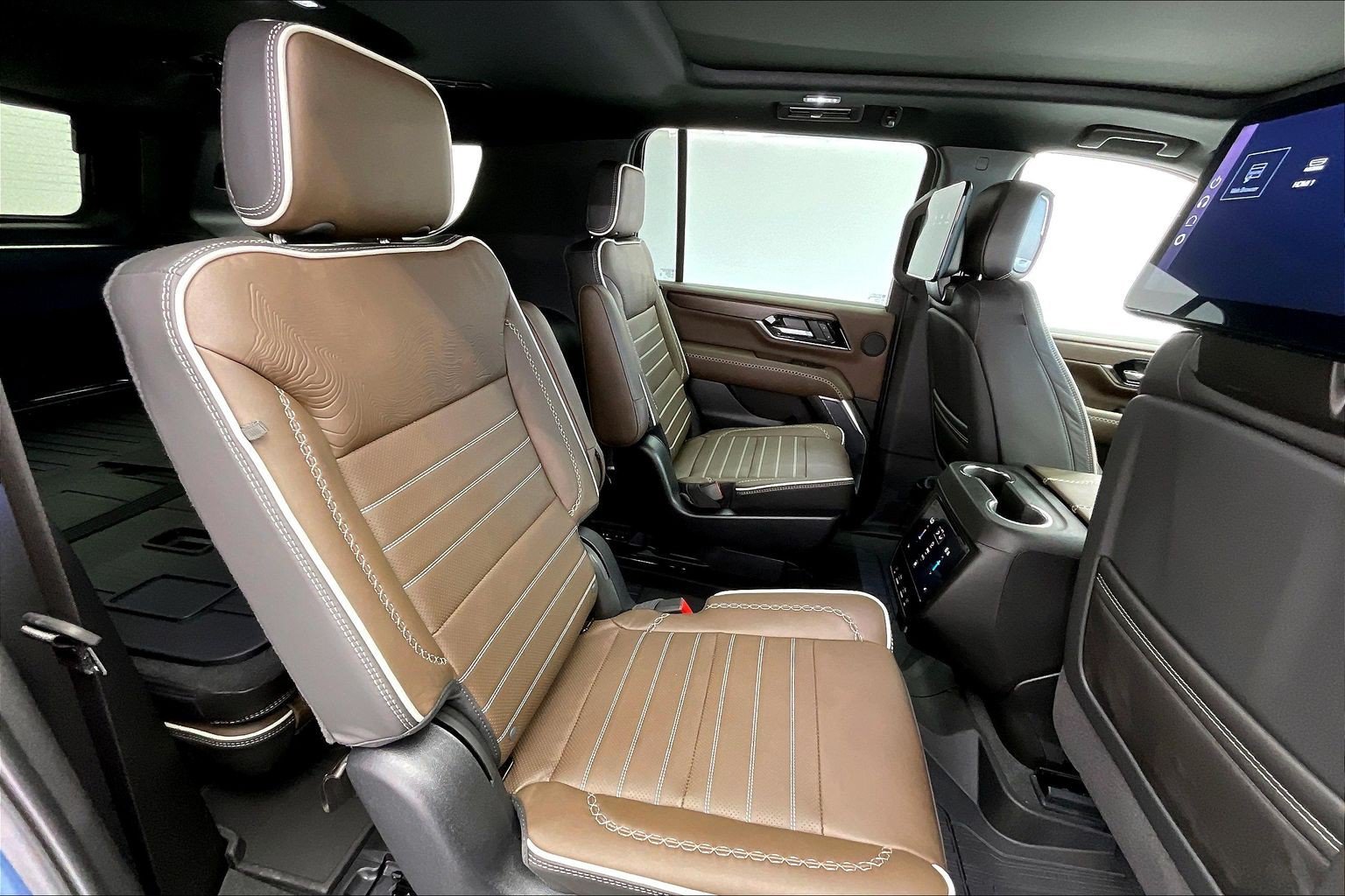 2026 GMC Yukon XL Denali Ultimate - Photo 10