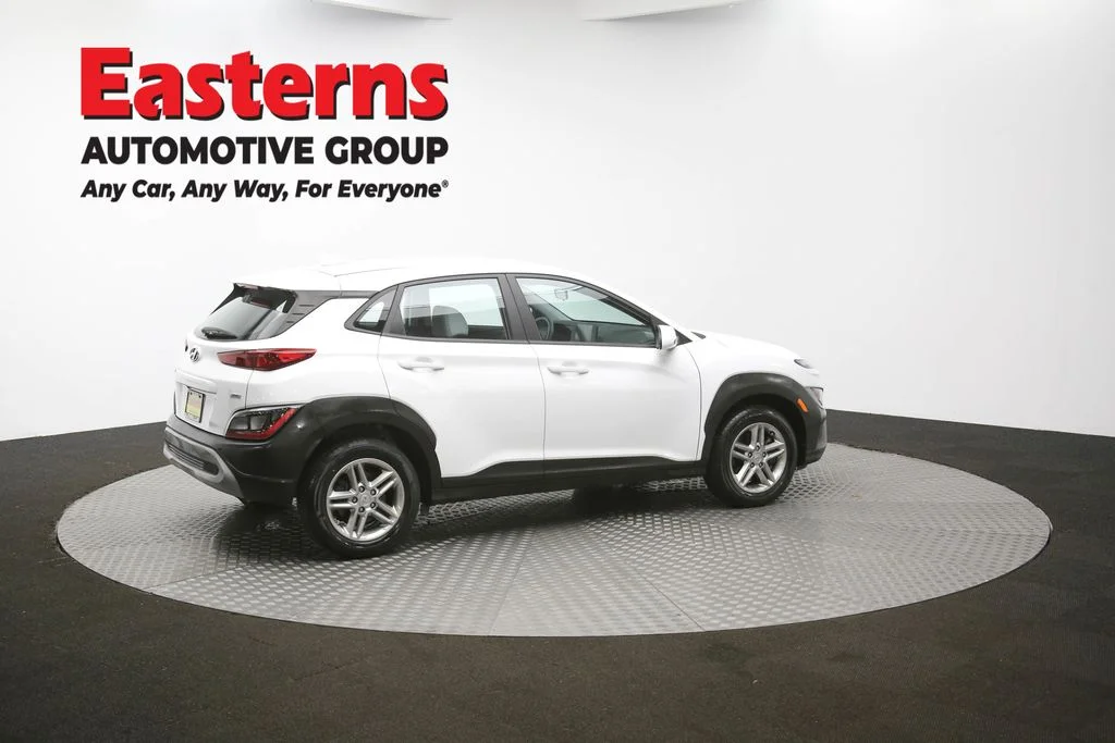 Used 2022 White Hyundai SE image 39