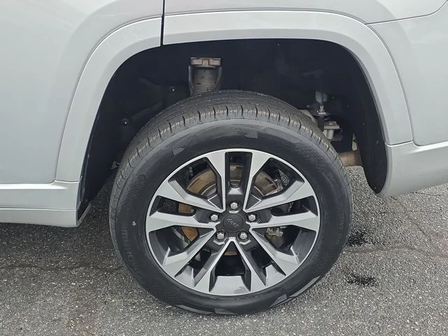 Used 2024 Silver Jeep Overland image 36