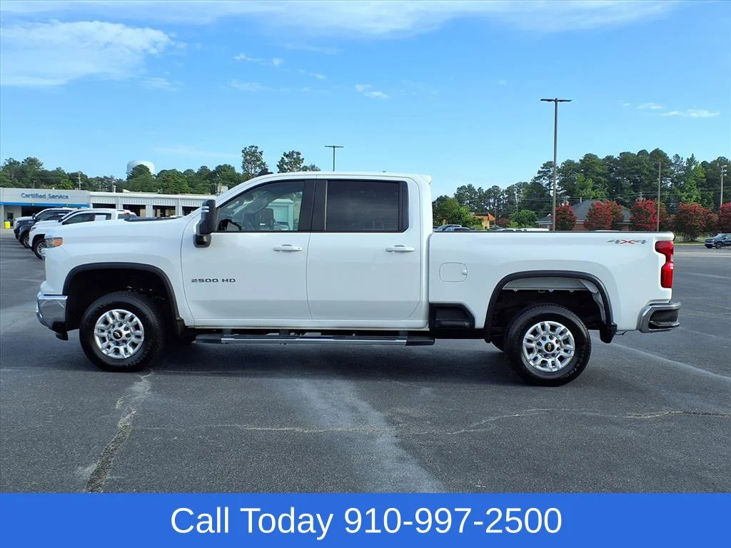 Used 2025 Summit White Chevrolet LT image 4