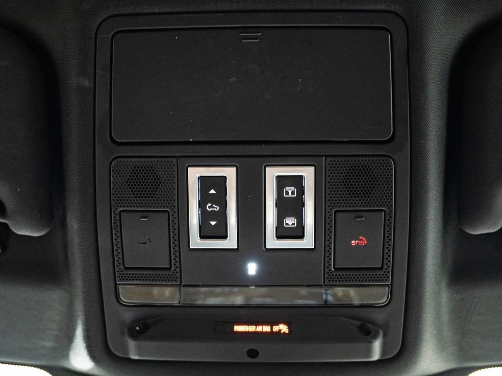 Used 2022 Fuji White Land Rover SE image 39