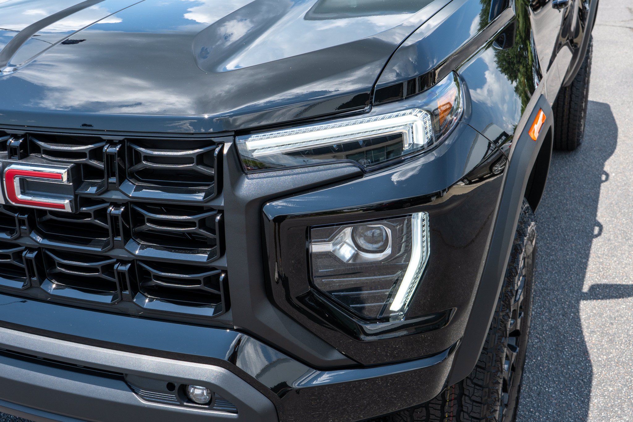 New 2026 Onyx Black GMC Elevation image 9