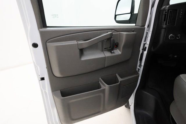 2024 Chevrolet Express Passenger LT - Photo 7