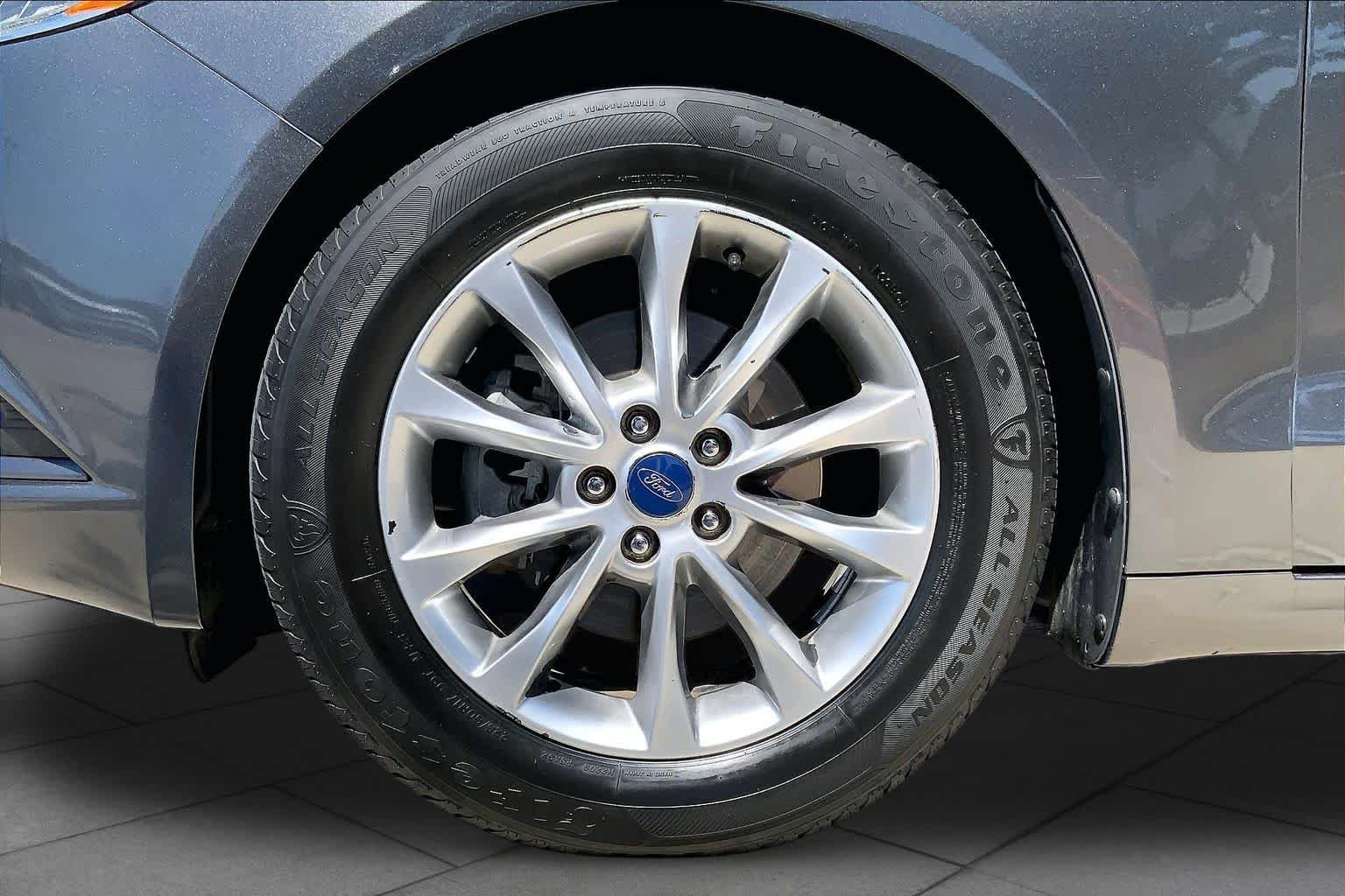 Used 2017 Magnetic Ford SE image 11