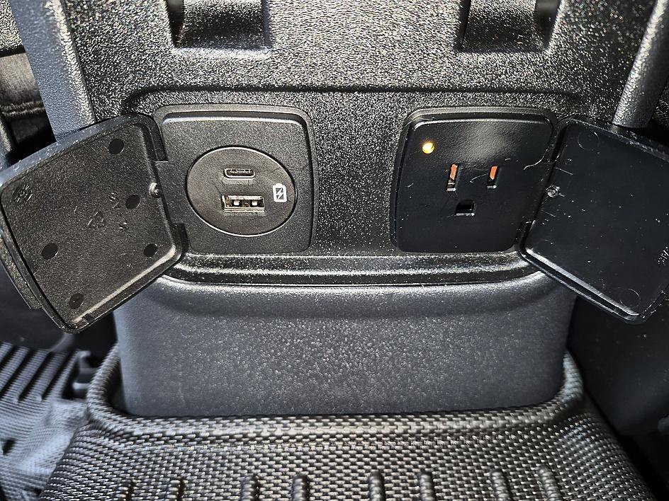 Used 2023 White Ford Badlands image 30