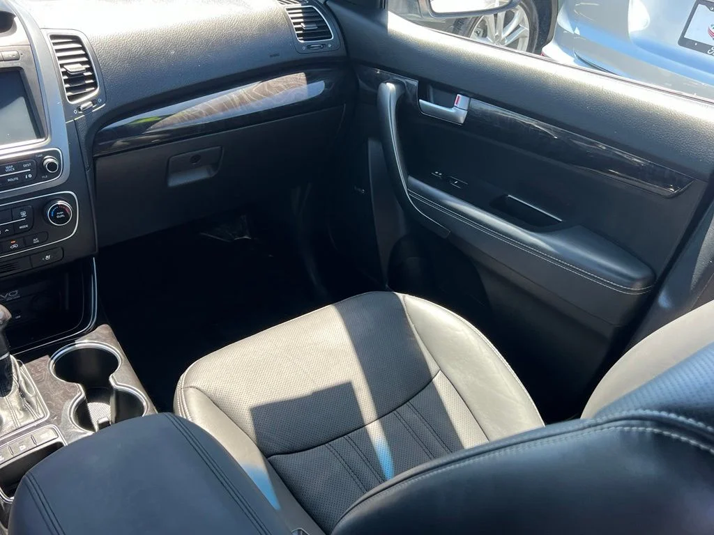 Used 2014 Snow White Pearl Kia Limited V6 image 18