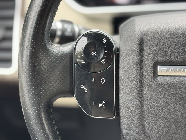 Used 2018 Yulong White Metallic Land Rover HSE image 23