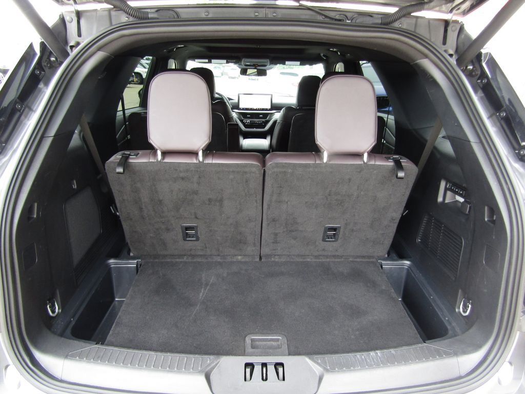 Used 2025 Gray Ford Platinum image 38