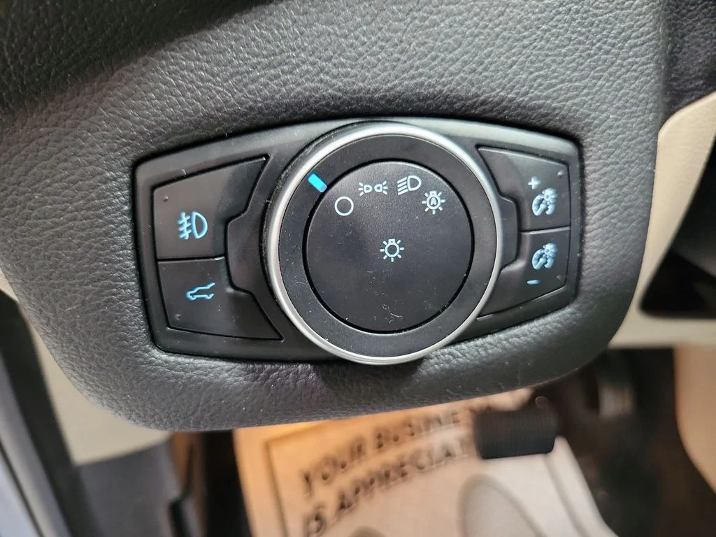 Certified Used 2018 Blue Ford SE image 29