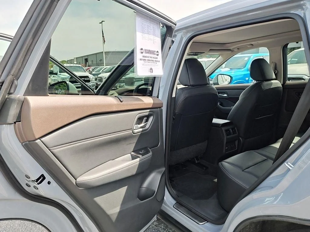 Used 2023 Gray Nissan SL image 27