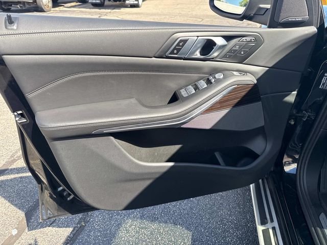 Used 2025 Black Sapphire Metallic BMW xDrive40i image 24