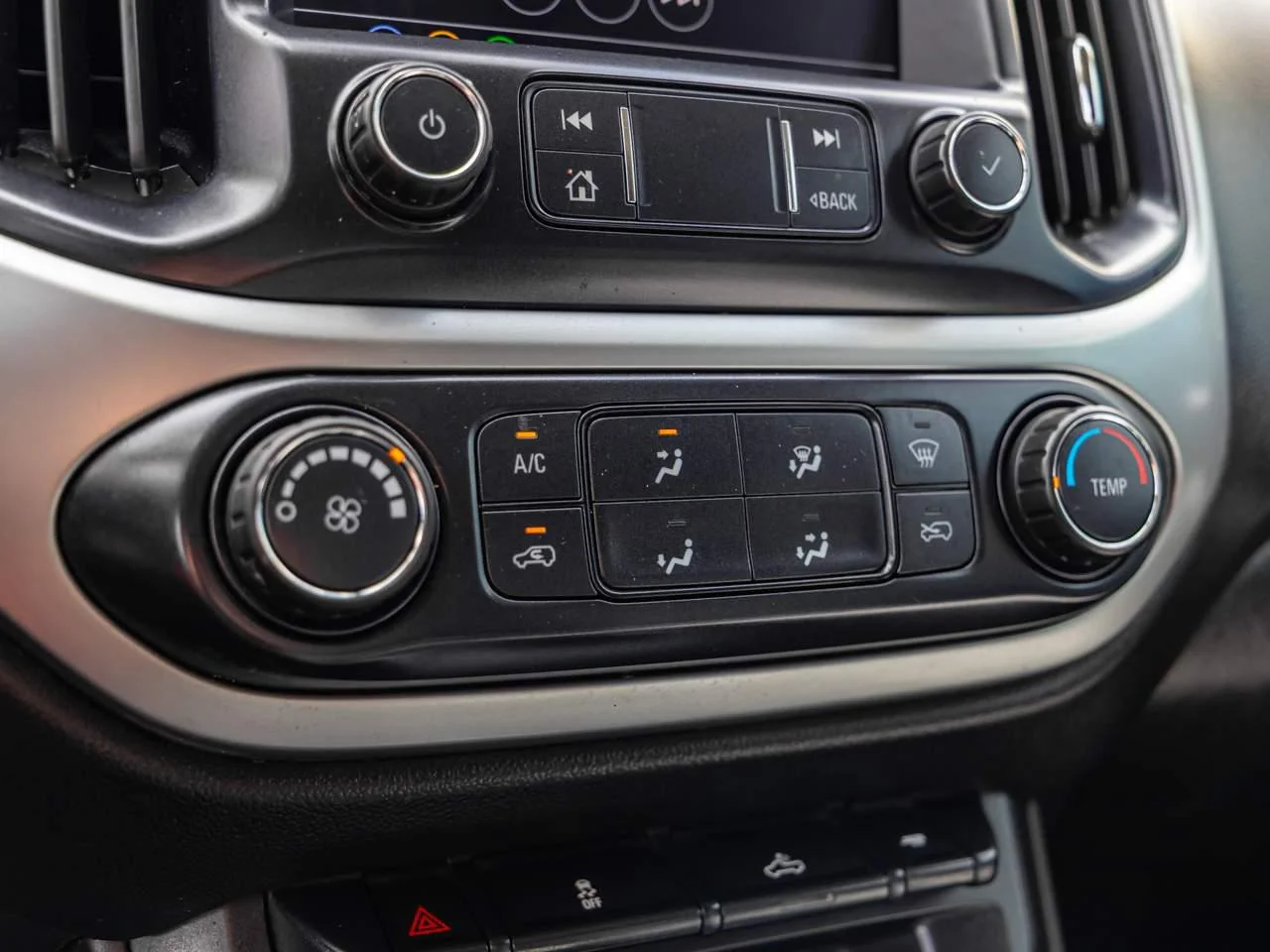 Used 2020 SATIN STEEL METALLIC Chevrolet 2WD LT image 16