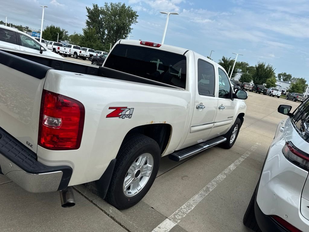 Used 2011 White Chevrolet LTZ image 5