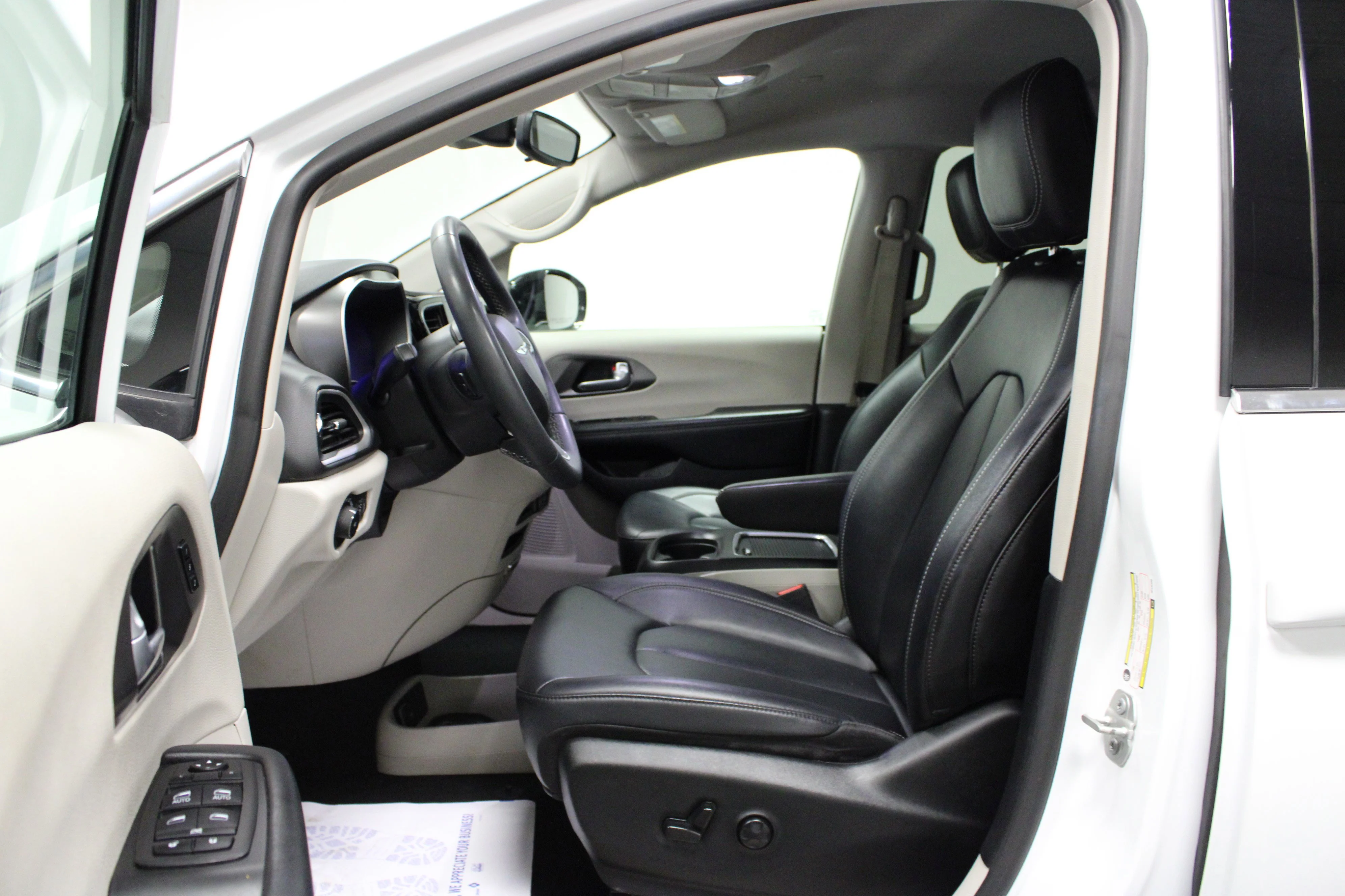 Used 2024 Bright White Clearcoat Chrysler Touring L image 12