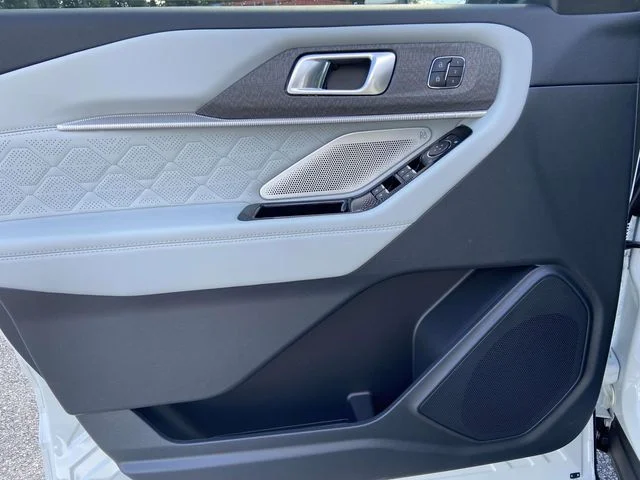 New 2026 White Ford Platinum image 14