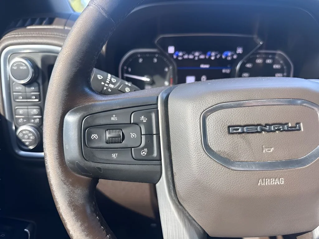 Used 2021 White GMC Denali image 17