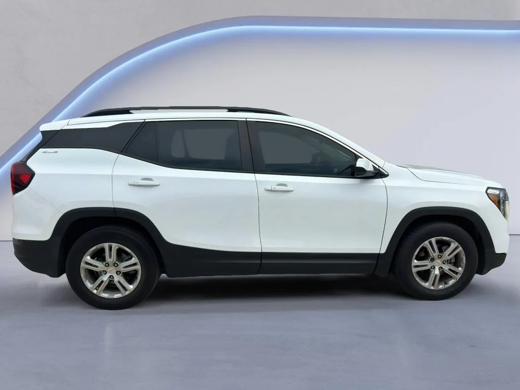 Used 2022 Summit White GMC SLE image 3