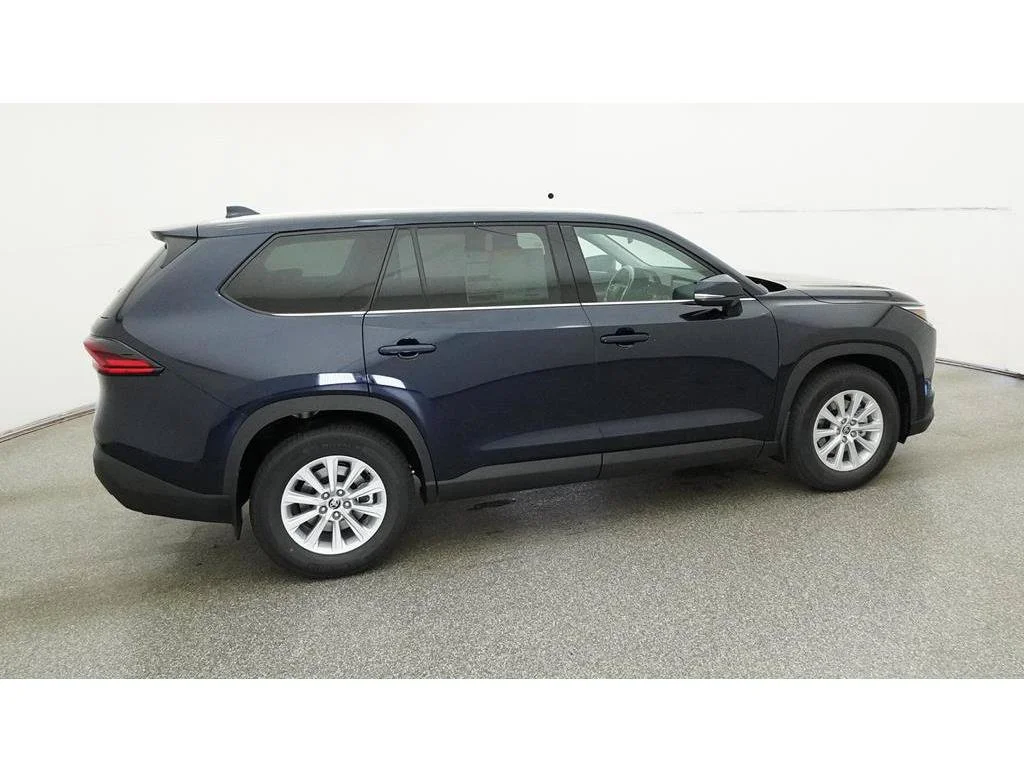 Used 2025  Toyota XLE image 13
