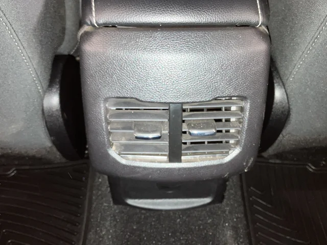 Used 2019 Black Ford SE image 28