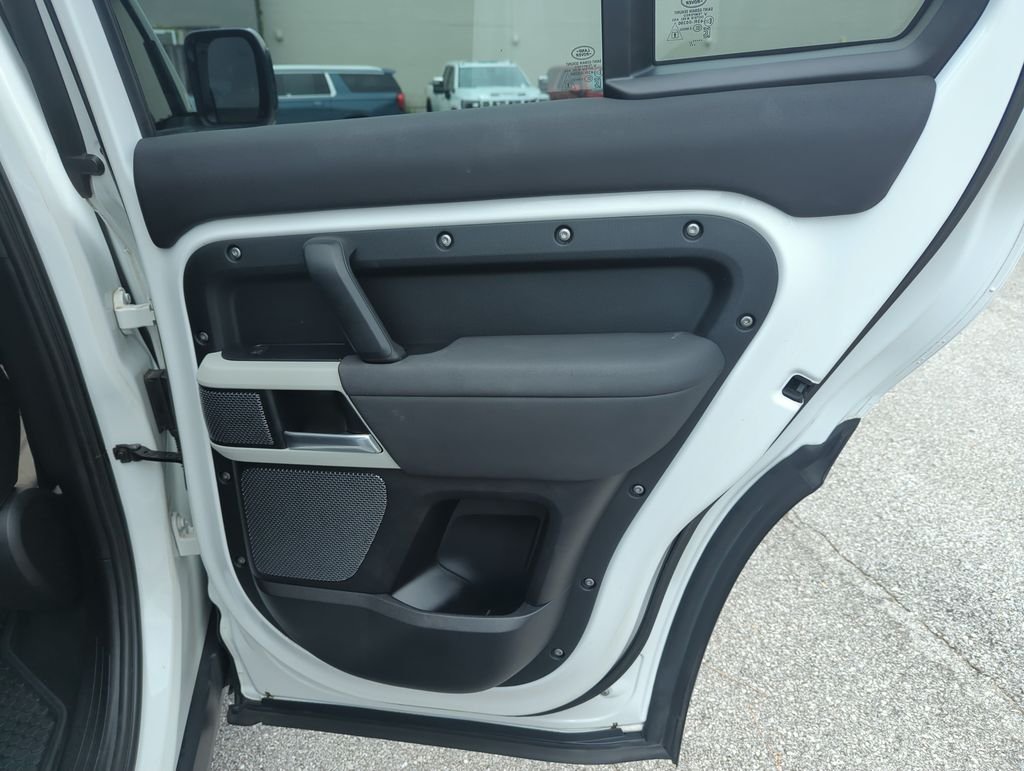 Used 2022  Land Rover S image 29