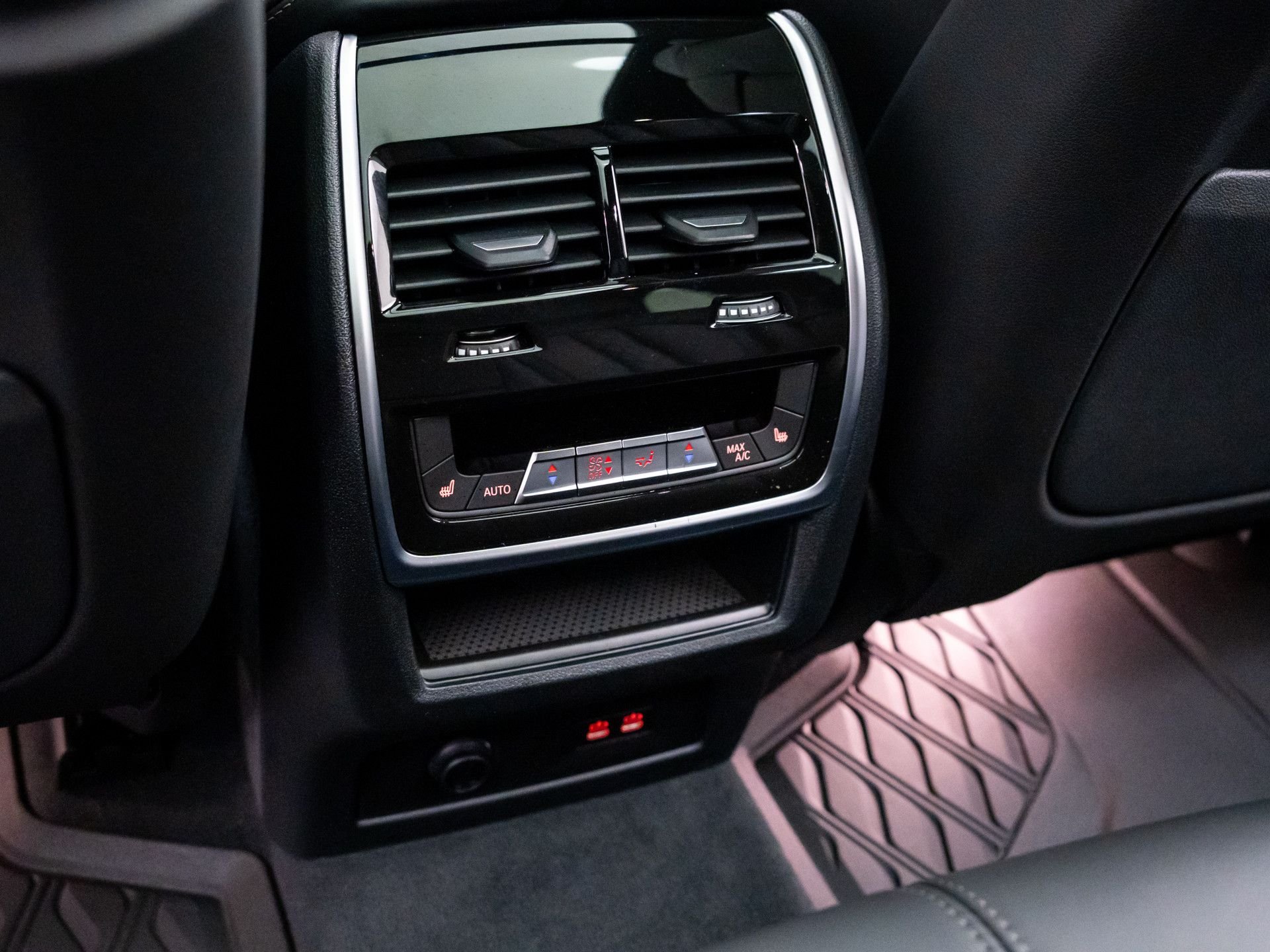 New 2026 Black Sapphire Metallic BMW xDrive50e image 21