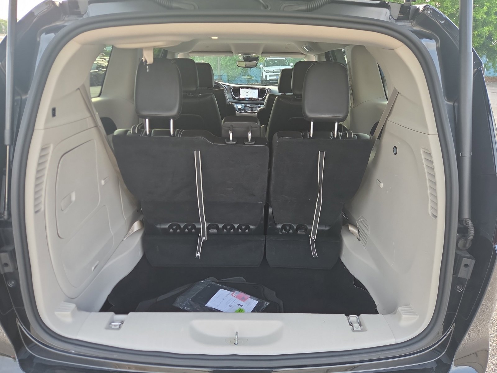 2023 Chrysler Pacifica Hybrid Touring L - Photo 17