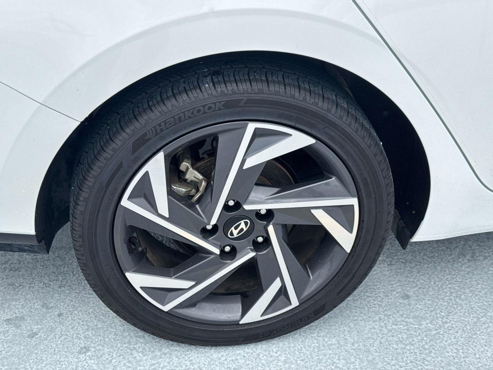 Used 2025 Serenity White Hyundai Limited image 7