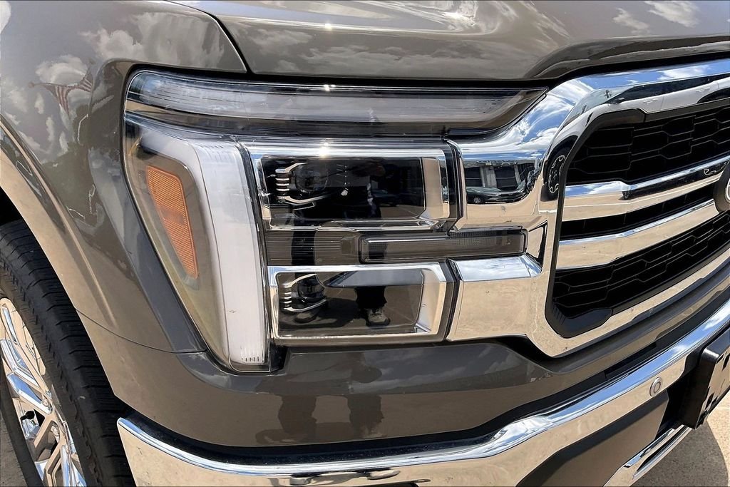 New 2026 Gray Ford Lariat image 16