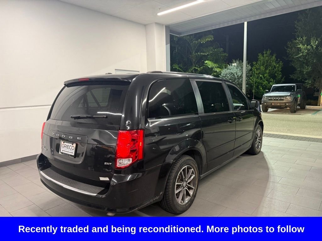 Used 2016 Black Dodge SXT image 4