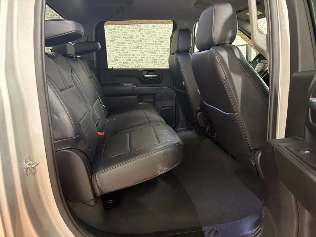 Used 2021 Silver Ice Metallic Chevrolet Custom image 12
