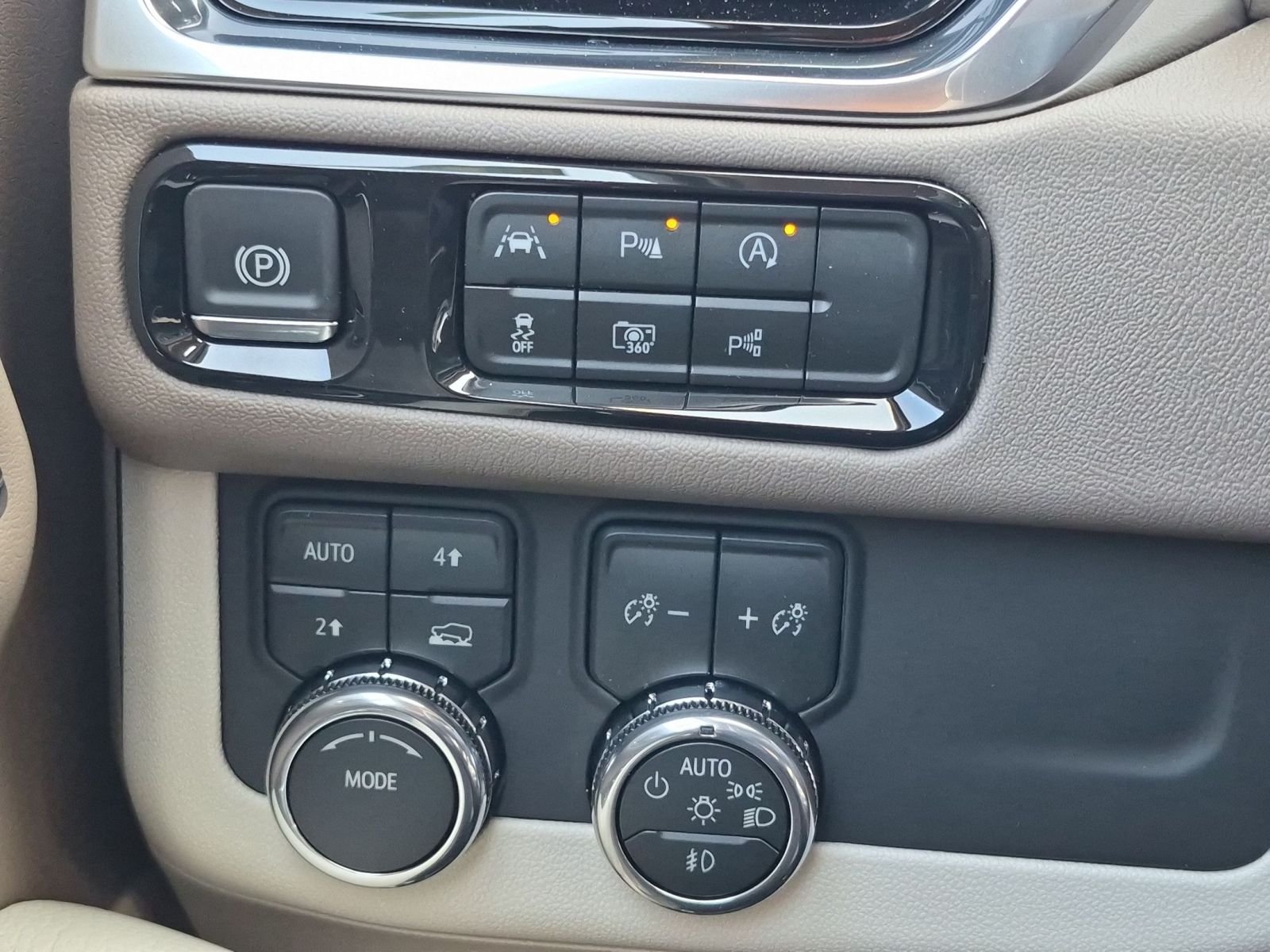 2026 GMC Yukon XL Denali - Photo 16