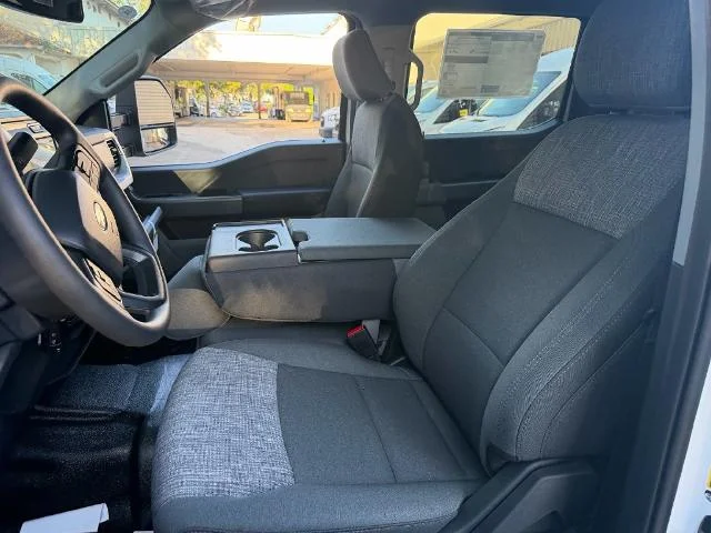 New 2027 Oxford White Ford F-350® XLT image 34