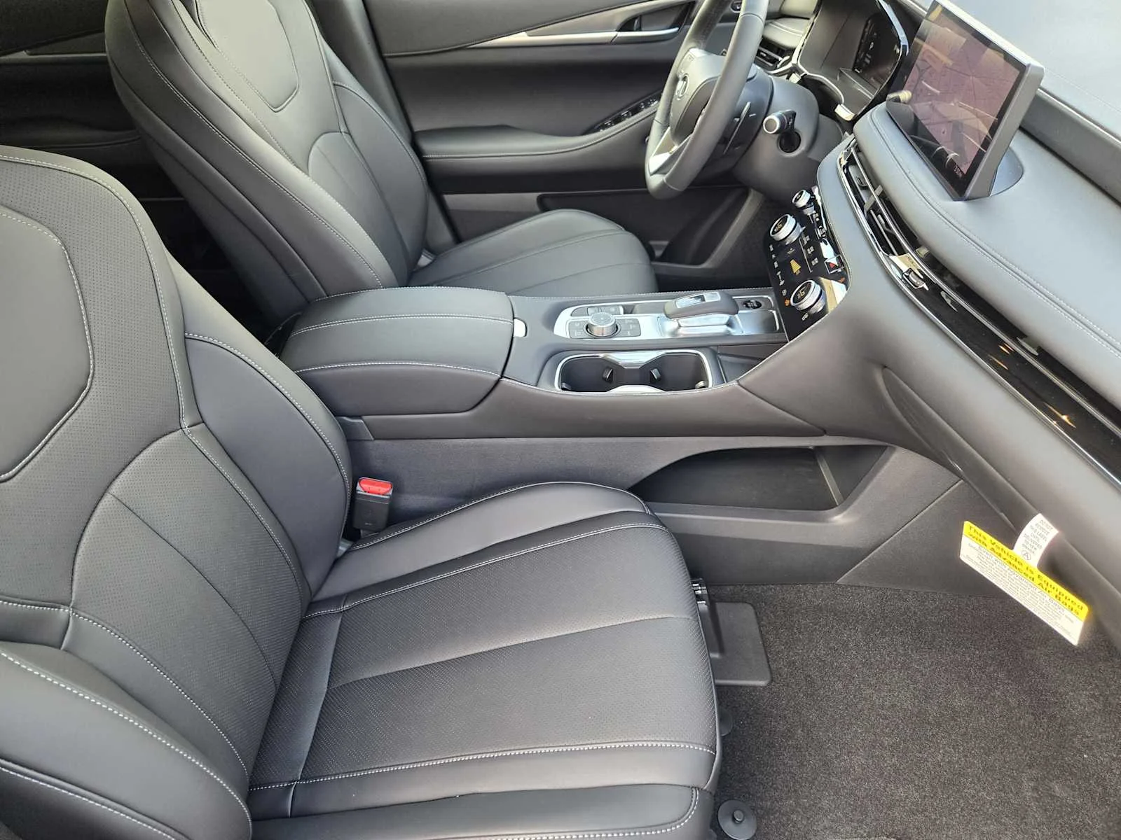 New 2026 RADIANT WHITE INFINITI Luxe FWD image 9