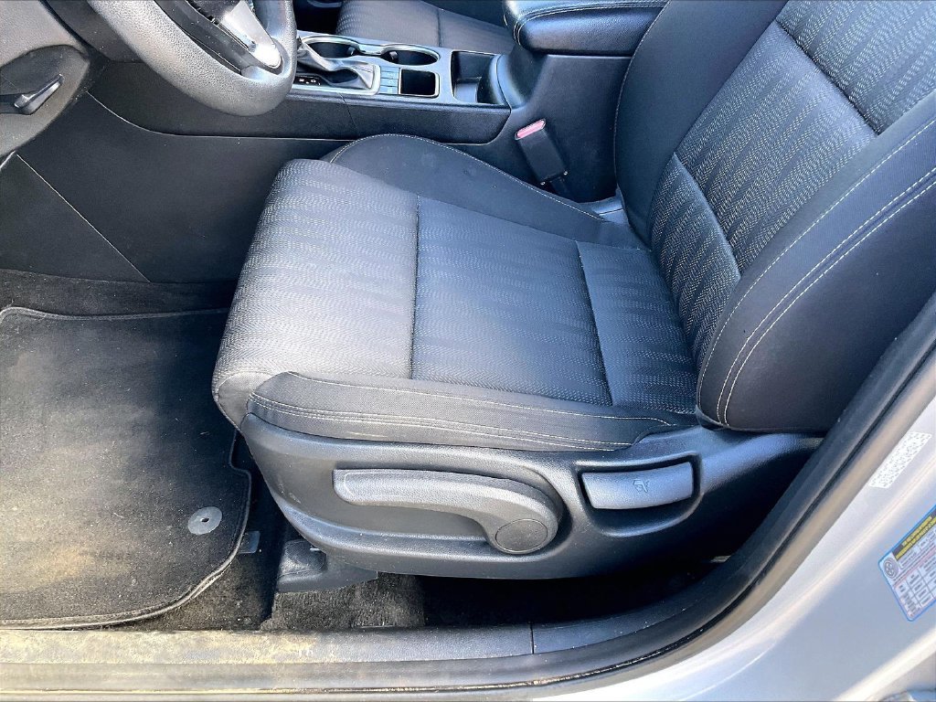Used 2017 Sparkling Silver Kia LX image 33