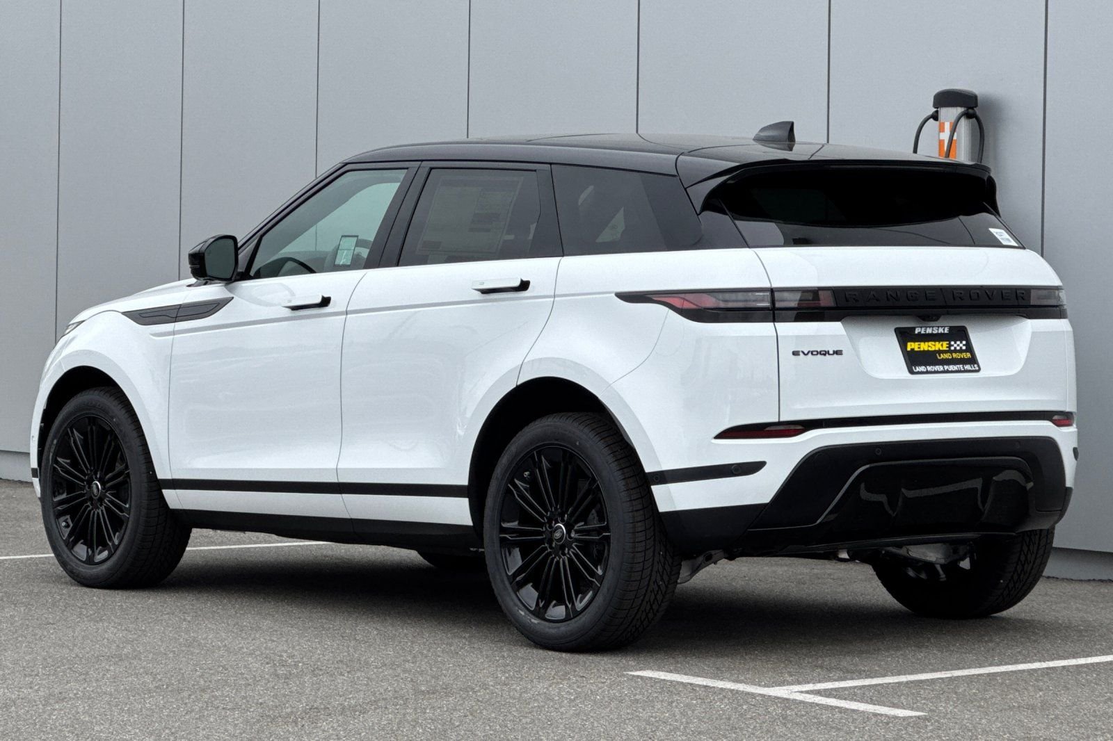 New 2026 Fuji White Land Rover S image 3
