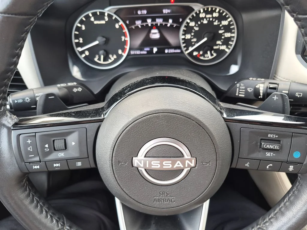 Used 2023 White Nissan SL image 27