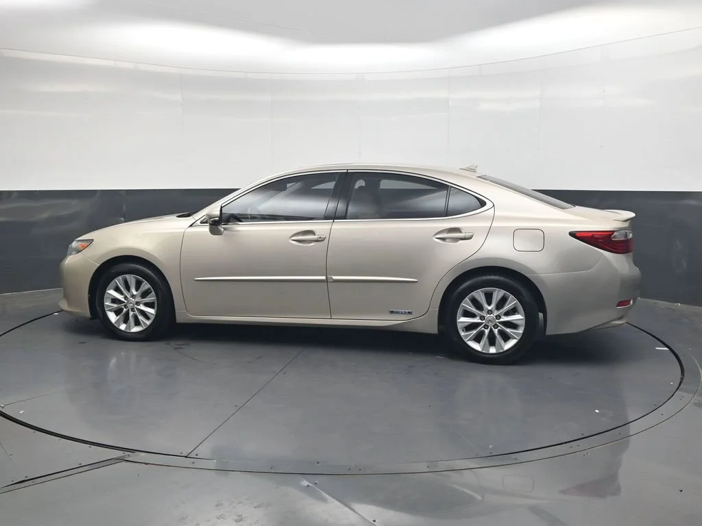 Used 2013 Beige Lexus 300h image 8
