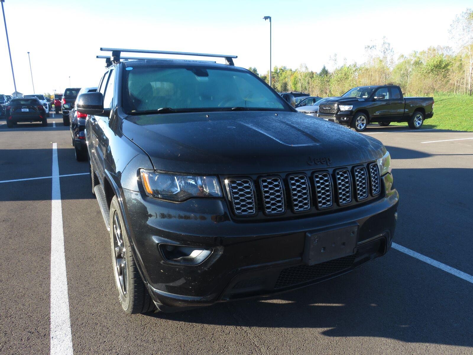 Used 2019 Diamond Black Crystal Pearlcoat Jeep Altitude image 4