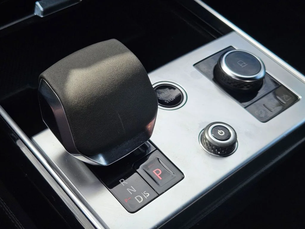 Used 2023  Land Rover Autobiography image 21