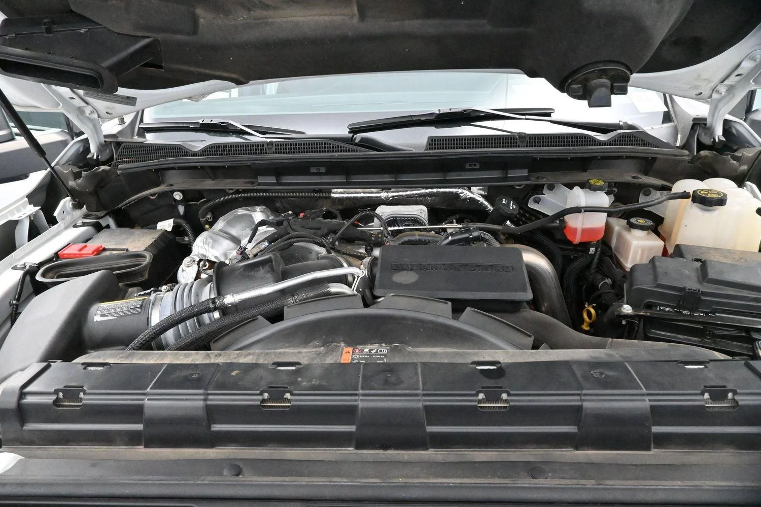 Used 2024 Summit White GMC AT4 image 39