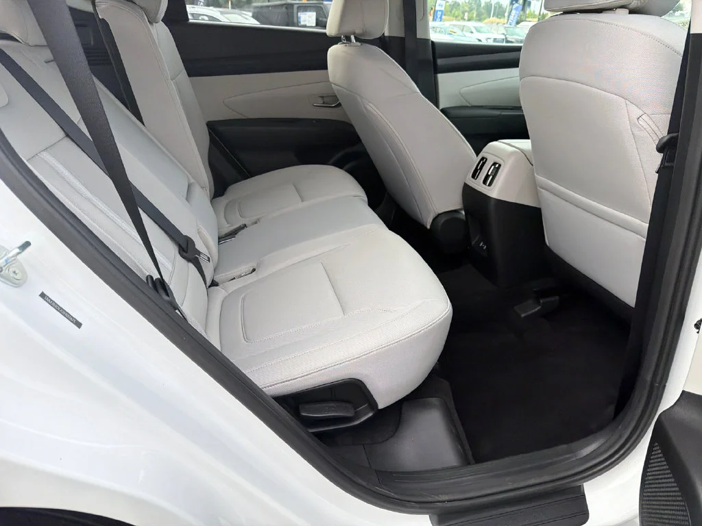 Used 2025 White Hyundai SEL image 15