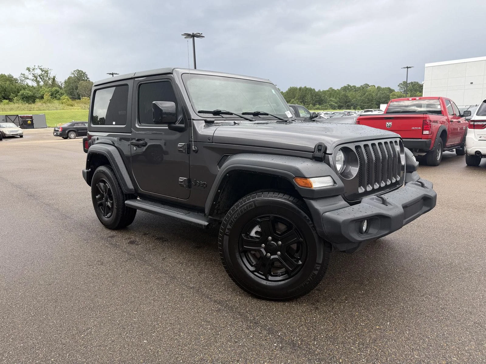 Used 2022 Granite Crystal Metallic Clearcoat Jeep Sport S image 3
